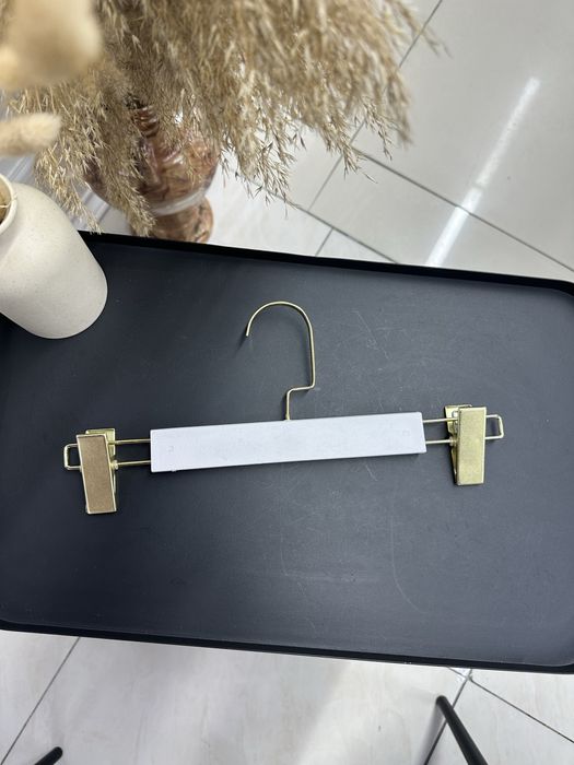 Вешалки,  плечики