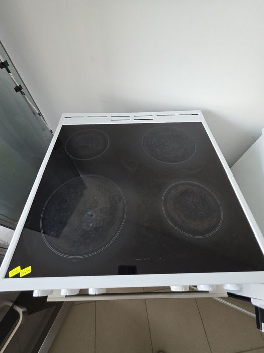 Свободностояща печка с керамични котлони Gorenje