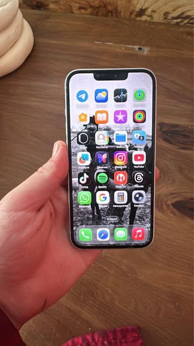 iPhone13   Феис айди істеиді каропкасы бар