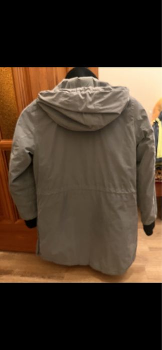 Продам куртку на девочку