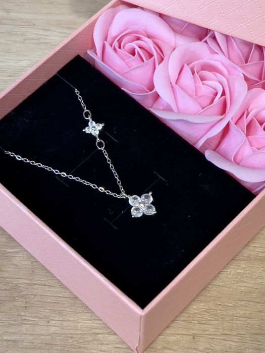 Сребърно колие с цирконий