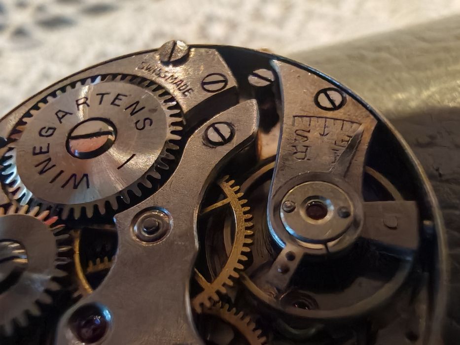 Продавам златен часовник 9к