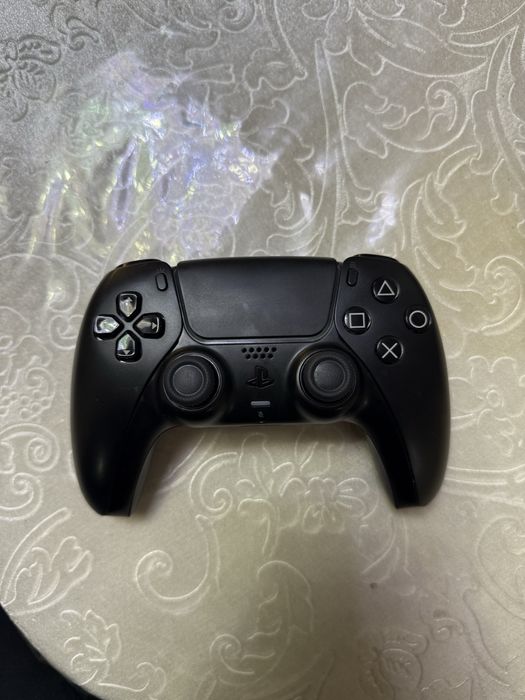 Playstation 5 и 2 джостика