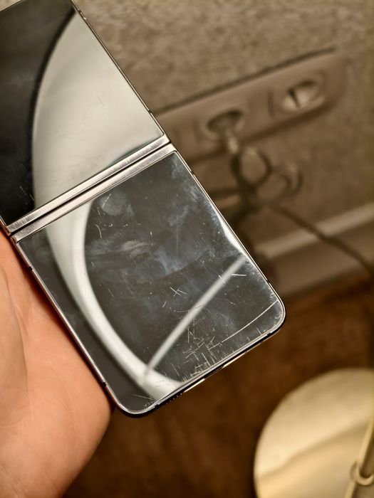 Samsung Galaxy Z flip 5 256 gb
