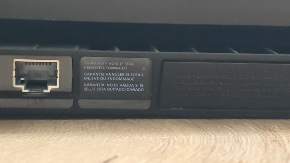 (VANDUT, INDISPONIBIL)Consola PS4 Jet Black 1TB + Controller si Joc