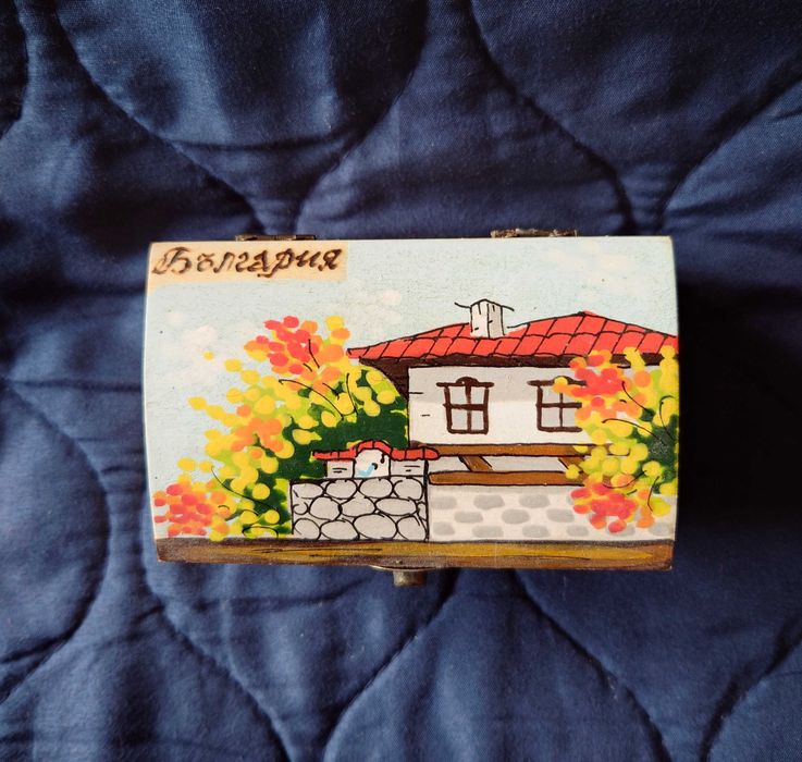 Дървена кутия за бижута