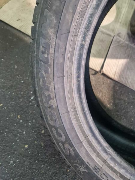 2 Pirelli R19 255/45/ 
летни гуми DOT0421