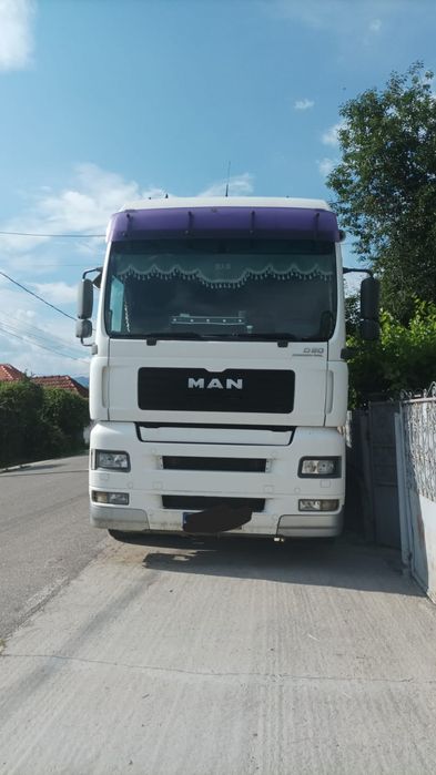 Vând camion forestier