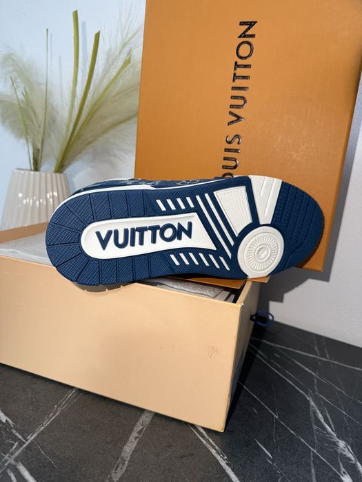 Adidasi Louis Vuitton