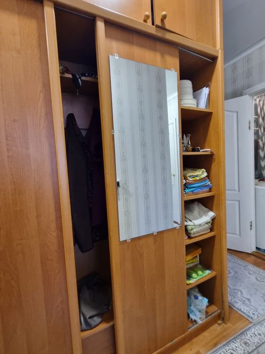 Продам шкаф прихожую и диван