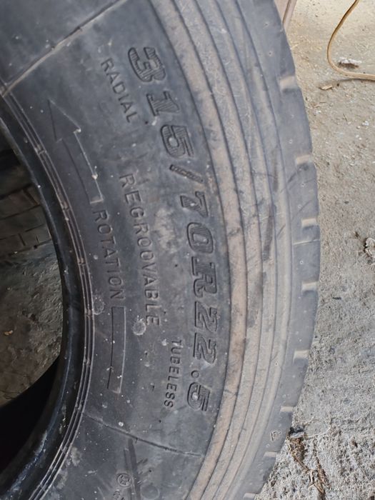 Vând 4 cauciucuri Dunlop stare buna .