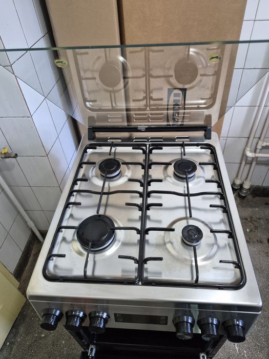 Argaz BEKO inox, 4 arzatoare, gaz+electric