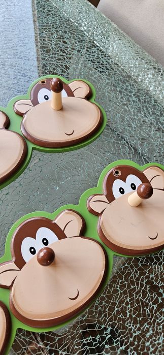 2 броя детска закачалка