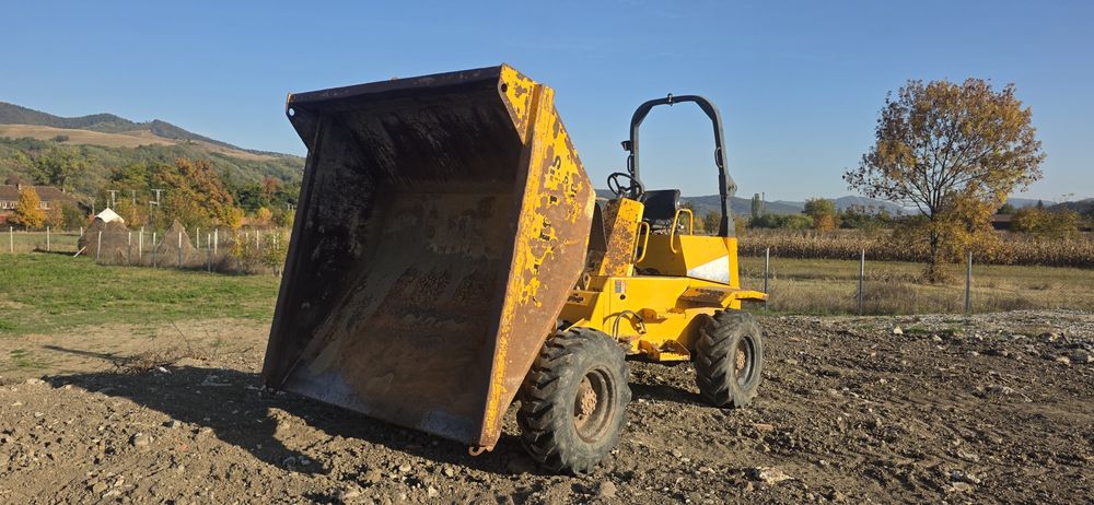 DUMPER thwaites 5 tone an 2002 .