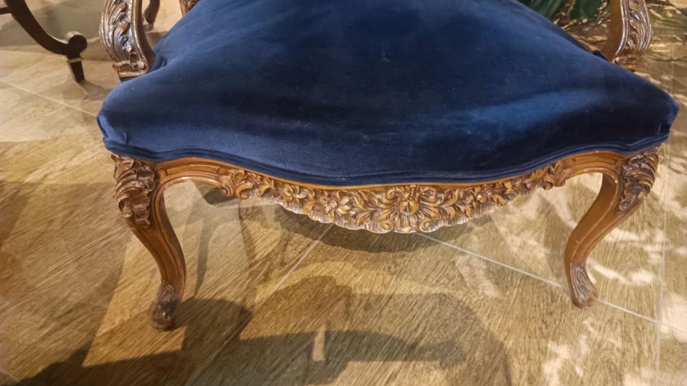 Столове 6 броя и маса