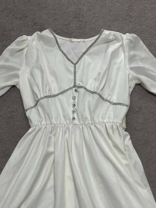 Платье белое со стразами