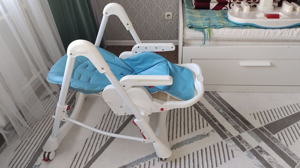 Стульчик для кормления малыша