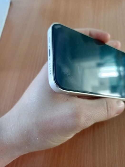 Продам айфон 13 срочно