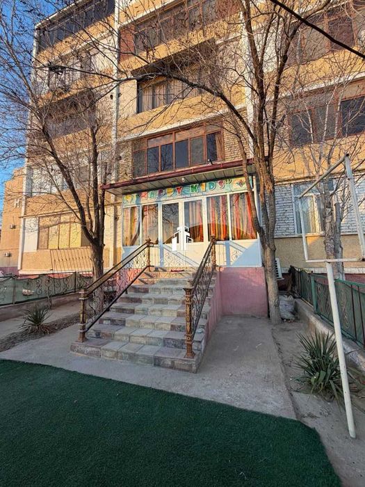 Учқудуқ 11-мкрда тадбиркорлик ва яшашга жуда қулай квартира сотилади