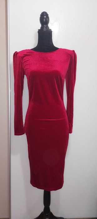 Rochie noua din catifea rosie cu umeri bufanti material elastic