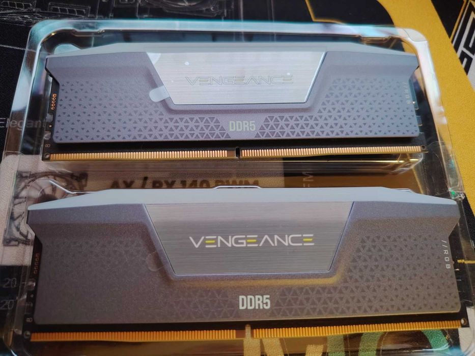 Рам памет Corsair VENGEANCE RGB 32GB (2x16GB) DDR5 6000MHz CL30