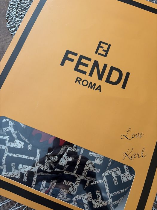 Esarfa din matase , Fendi