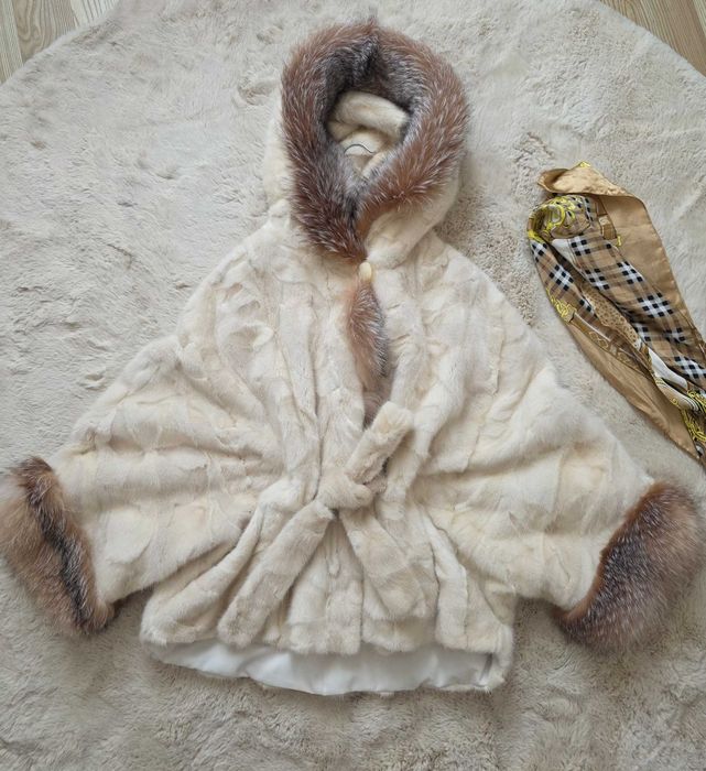 Haina blana naturala de vizon, stil fluture cu vulpe maro
