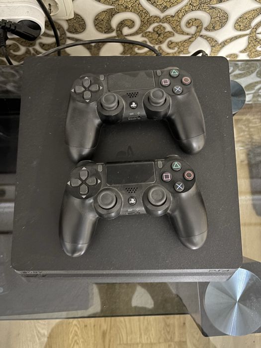 Ps 4 slim на 1 тб с 2 джойстиками