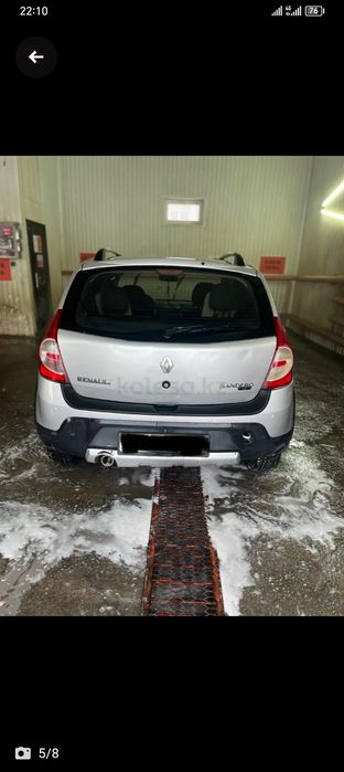 Продам машину Рено Сандеро