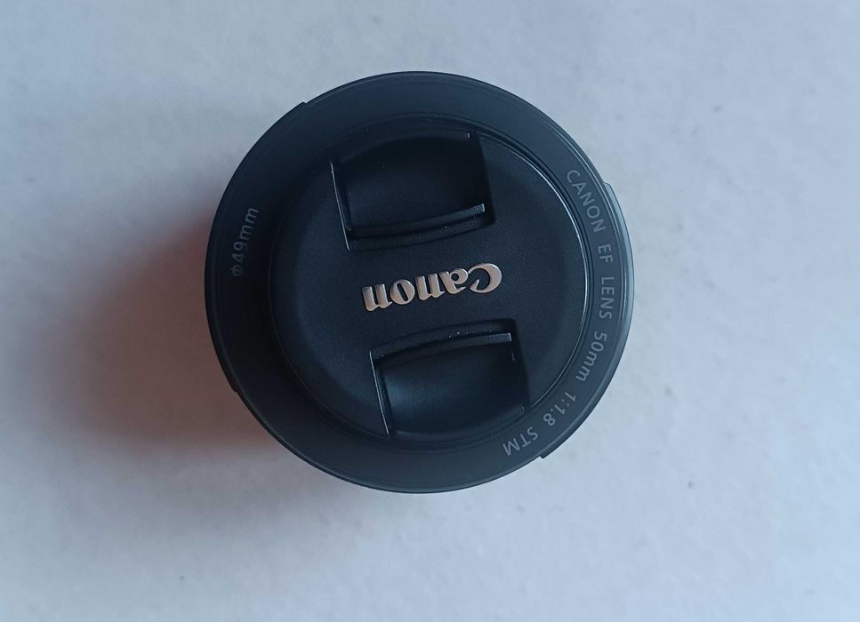 Продавам обектив и сенник