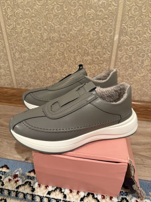 Срочно продается зимние кроссовких