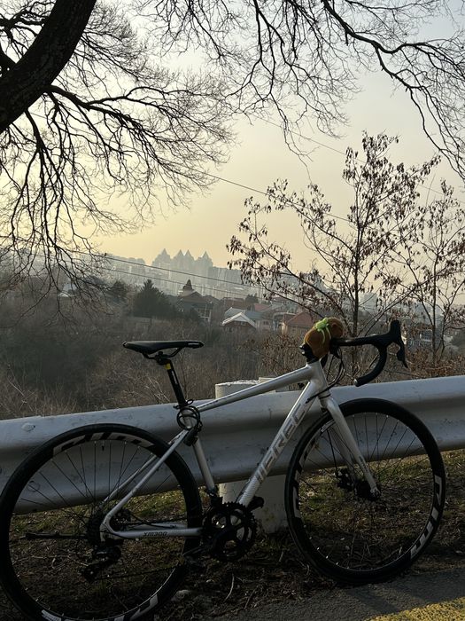 Продам шоссейный велик Erec m 700