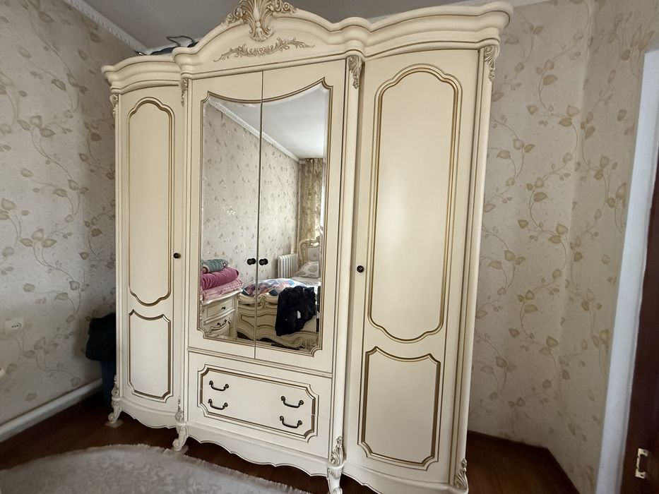 Продам спальный гарнитур.