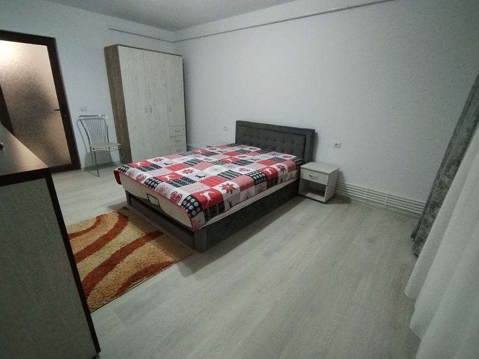 Pat tapitat pentru dormitor cu saltea