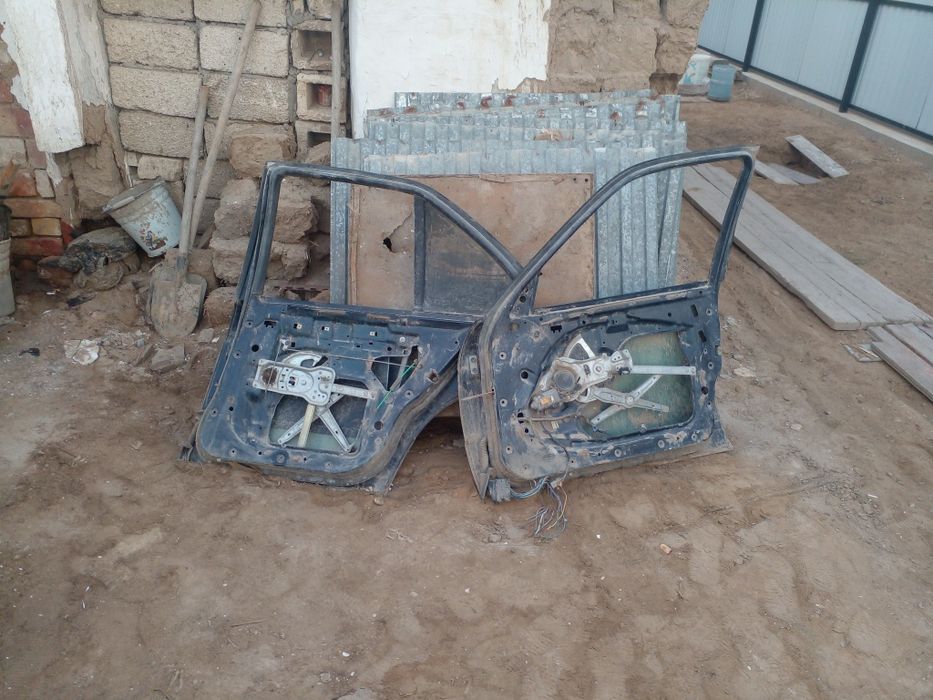 Две правые двери BMW525