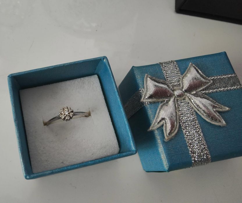 Inel aur alb 14k cu 7 diamante, măsura7(15mm)