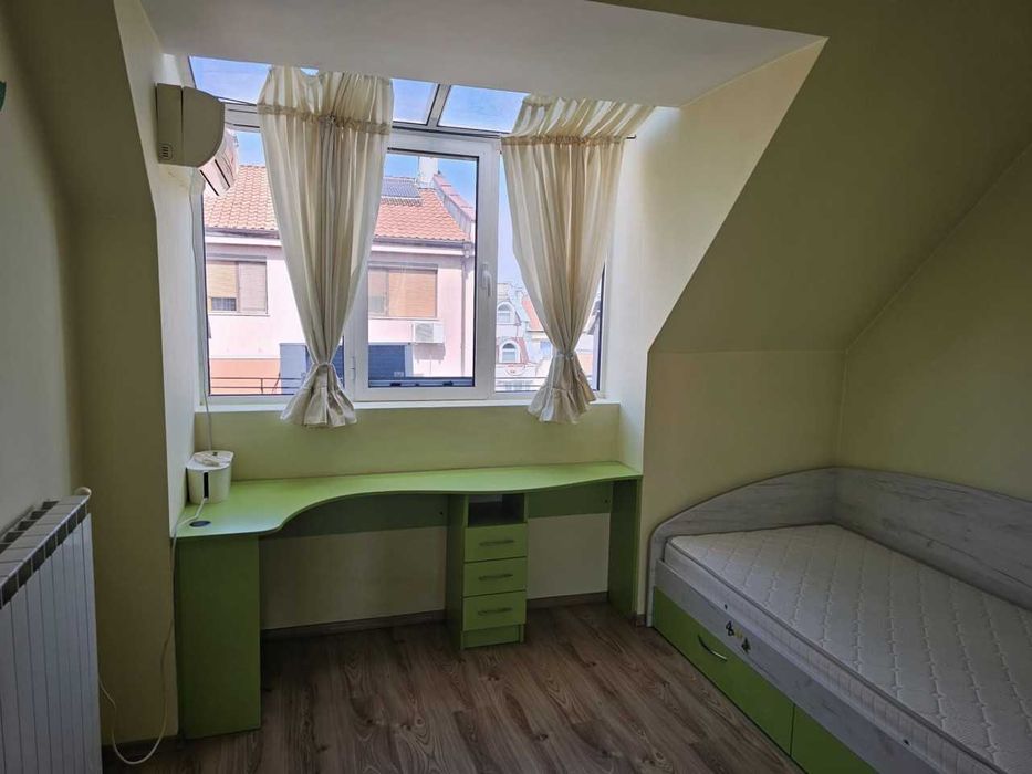 Тристаен Апартамент във Въстанически