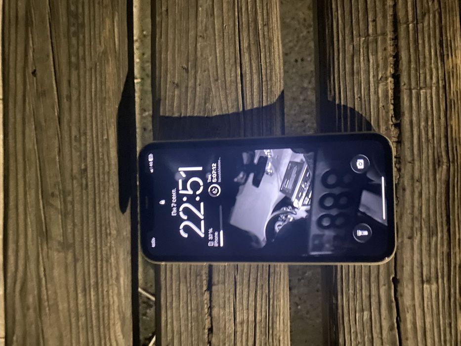продаю iphone 11