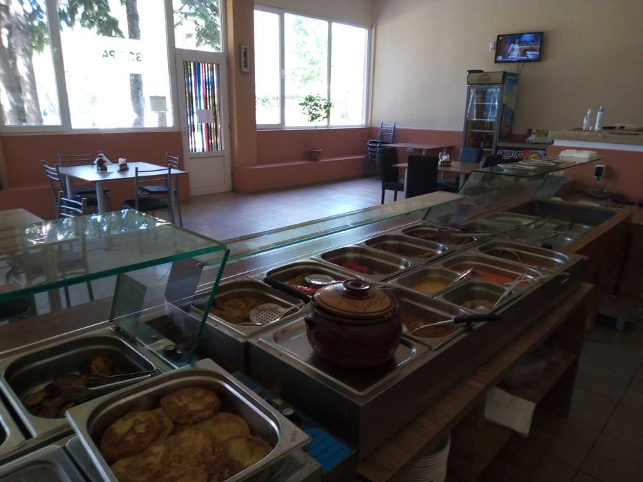 Пълно оборудване за заведение за бързо хранене.