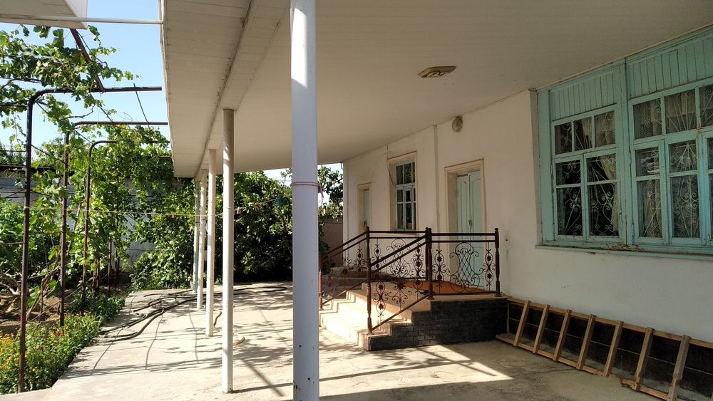 Катта ховлили уй сотилади!