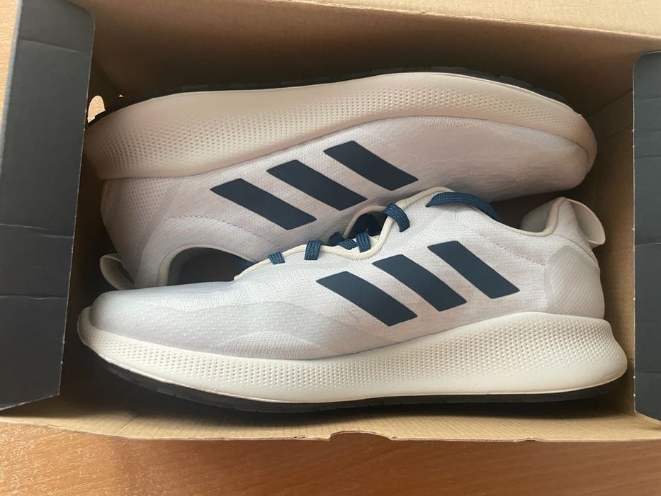 Adidasi Adidas purebounce street + barbati, noi cu eticheta