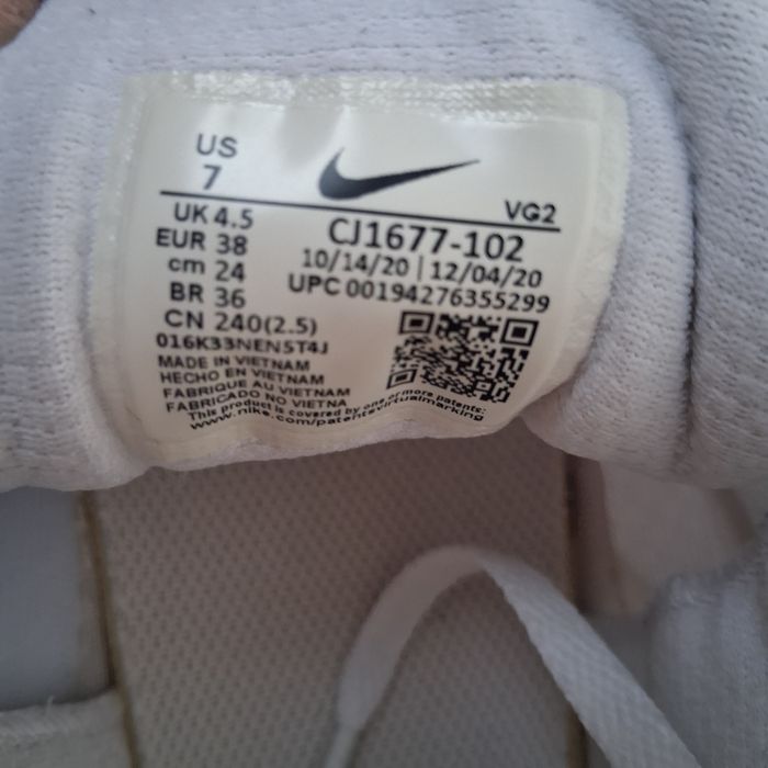 Дамски бели обувки NIKE