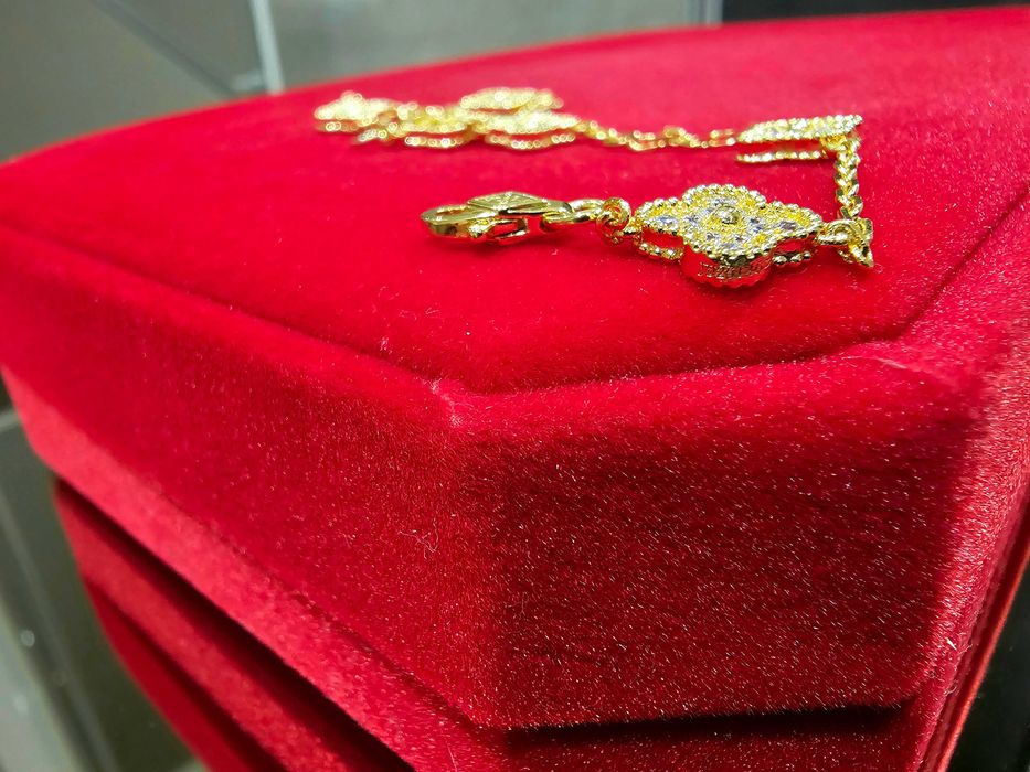 Van Cleef & Arpels VCA Gold 6 Motifs Sweet Alhambra Дамска Гривна