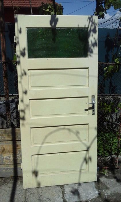 Usa de lemn de brad cu toc, obloane