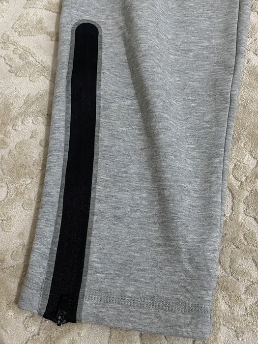 Pantaloni de trening nike tech fleece DE FEMEI !!!