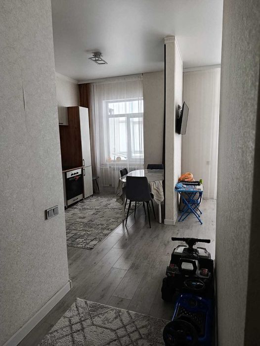 продам 2 комн квартиру евро в центре