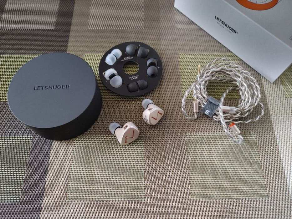 4-х драйверные динамические наушники