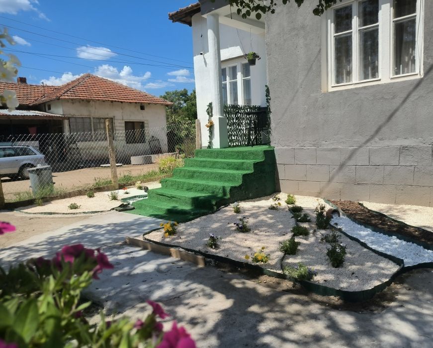 Продавам  къща село Смирненски