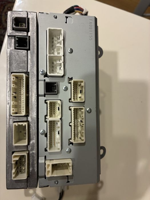 Опигинална мултимедия Toyota Avensis T27