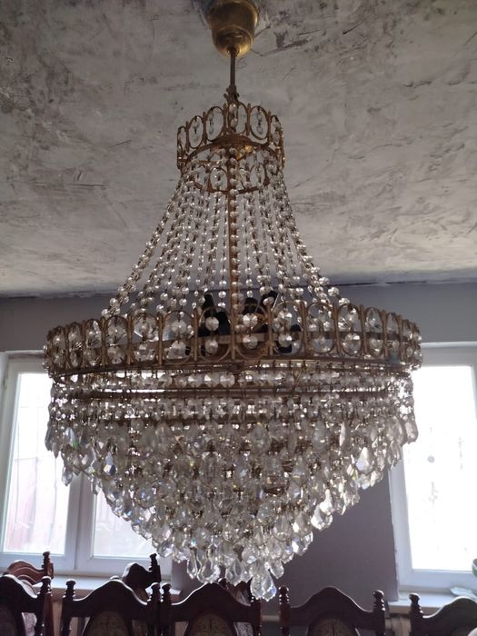 Продам люстрю большую